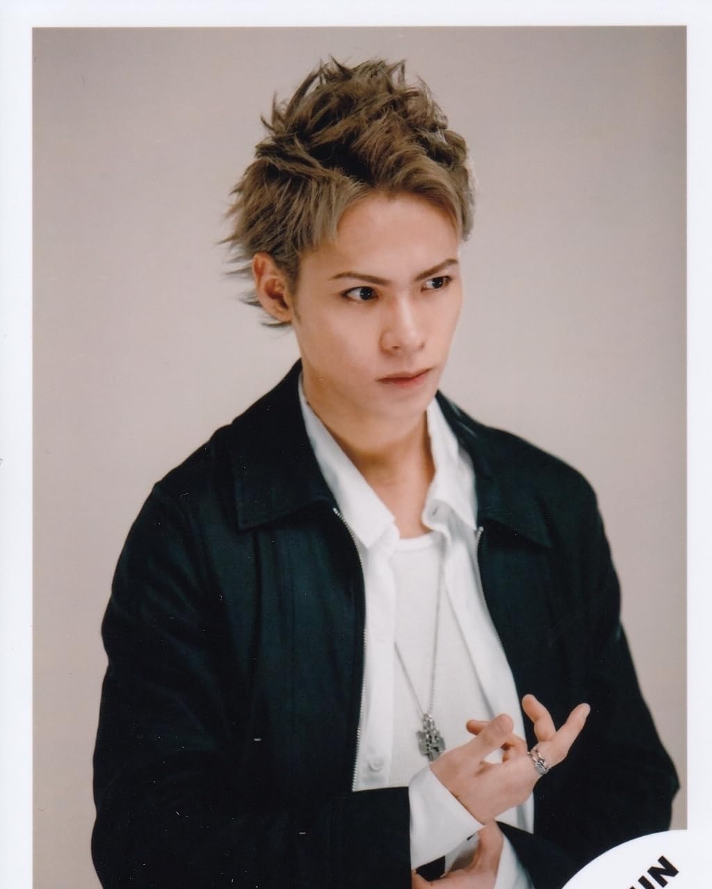 Amazon.co.jp: KAT-TUN 公式生写真 （上田竜也）KA00088 : おもちゃ